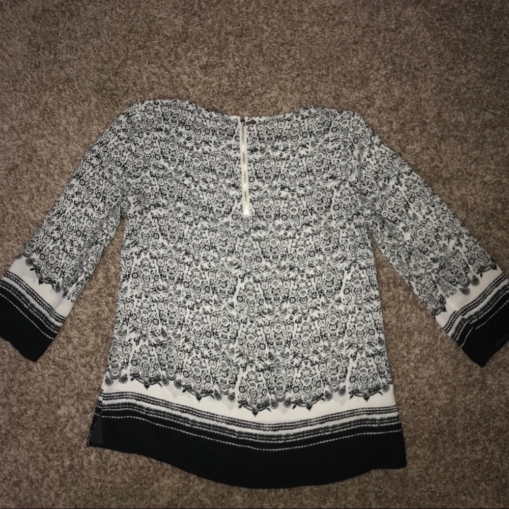 patterned top - Picture 2 of 3